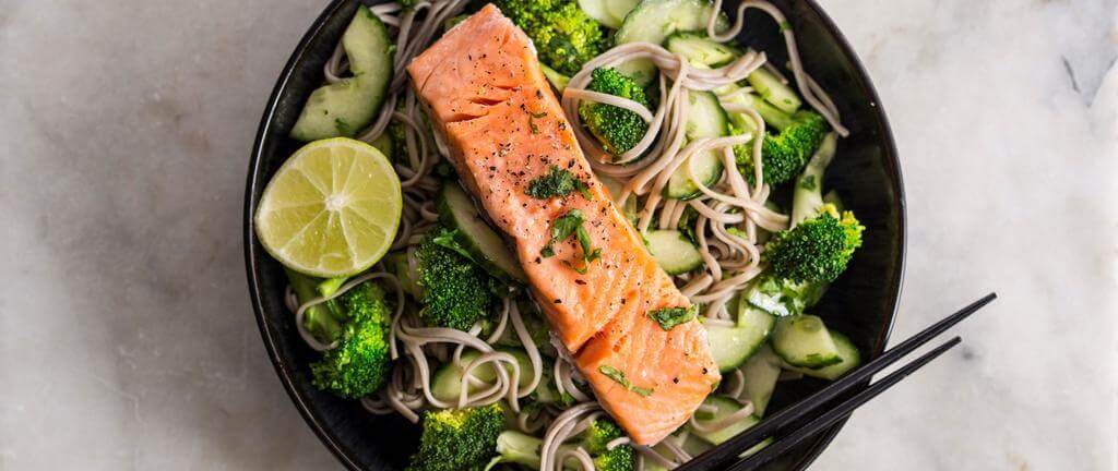 Salmon buckwheat noodle salad recipe, high vitamin C!