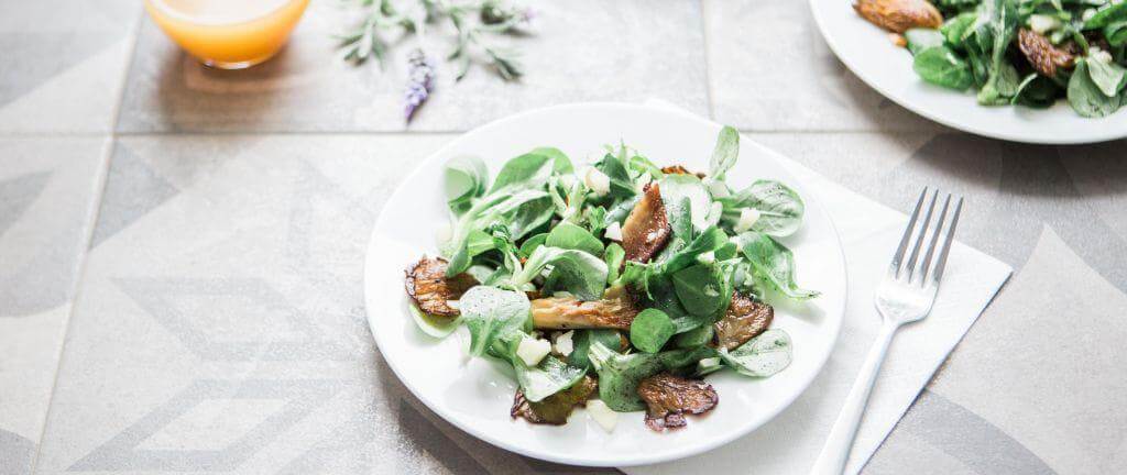 Healthy spinach, artichoke and hazelnut salad recipe